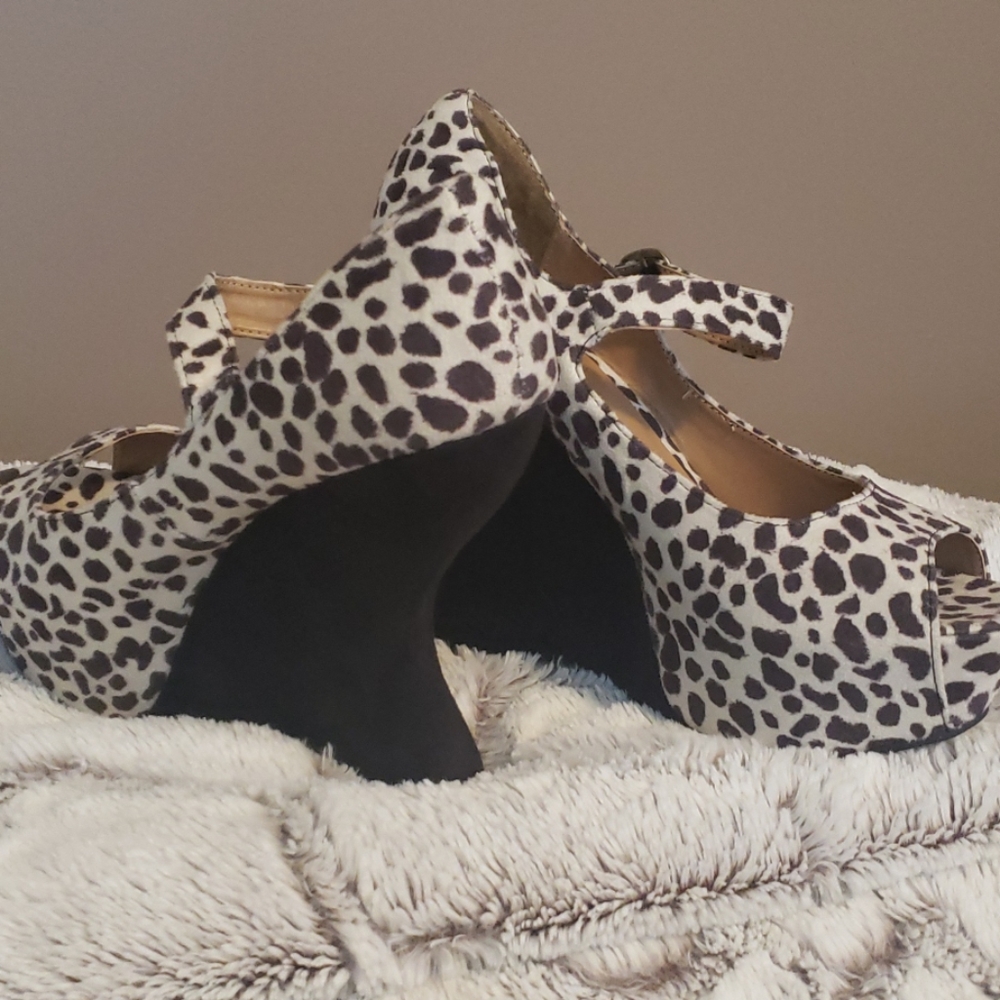 Sandals - Picture 3 of 3